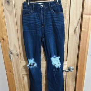 Hollister Curvy Ultra High-Rise Dad Distressed Jean